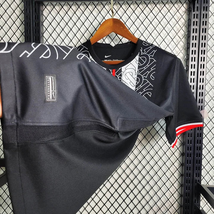 Maillot Angleterre foot concept 2024 2025 Burbery